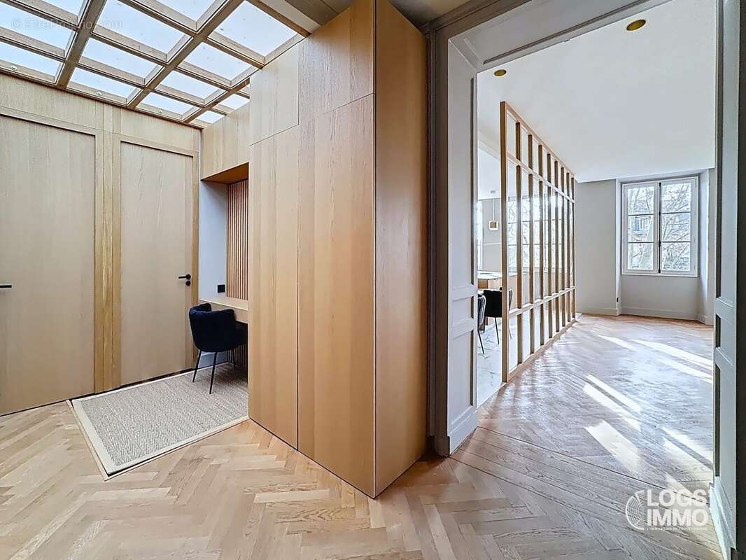 Entrée avec bureau - Appartement à BORDEAUX
