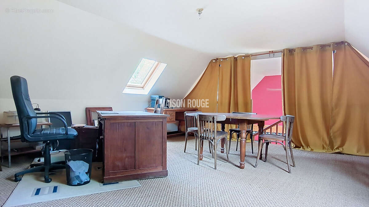 Maison à LA ROCHE-DERRIEN