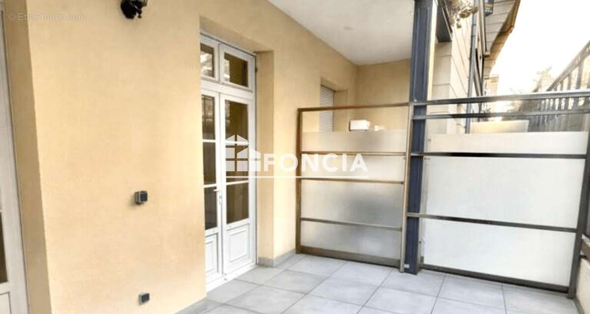 Appartement à COURBEVOIE