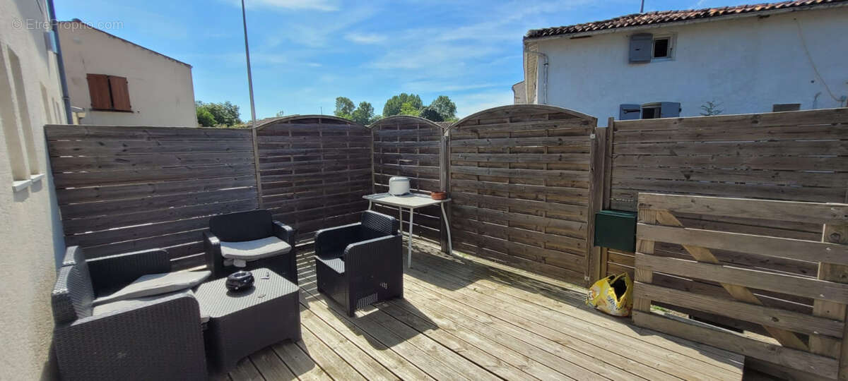 Maison à MONTPELLIER-DE-MEDILLAN