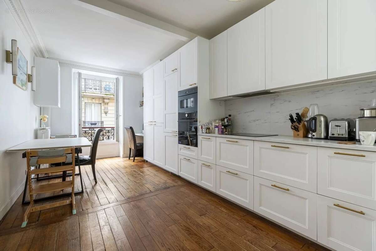 Appartement à PARIS-17E