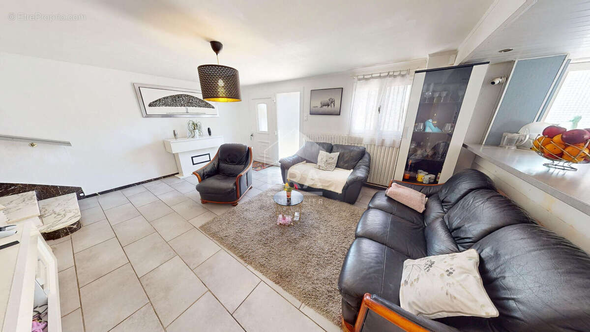 Maison à SAINT-MAURICE-DE-REMENS