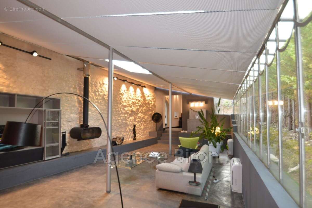 Appartement à LE PUY-SAINTE-REPARADE