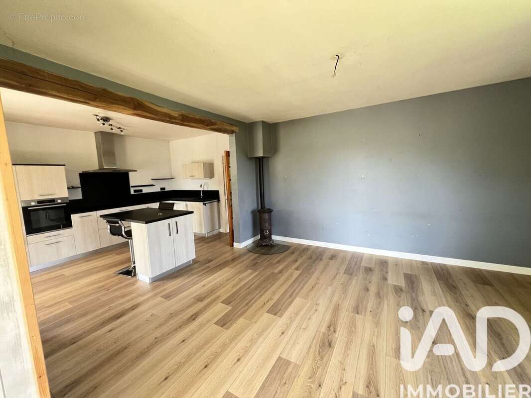 Maison 112 m² à La Chapelle-Baton  - photo 6