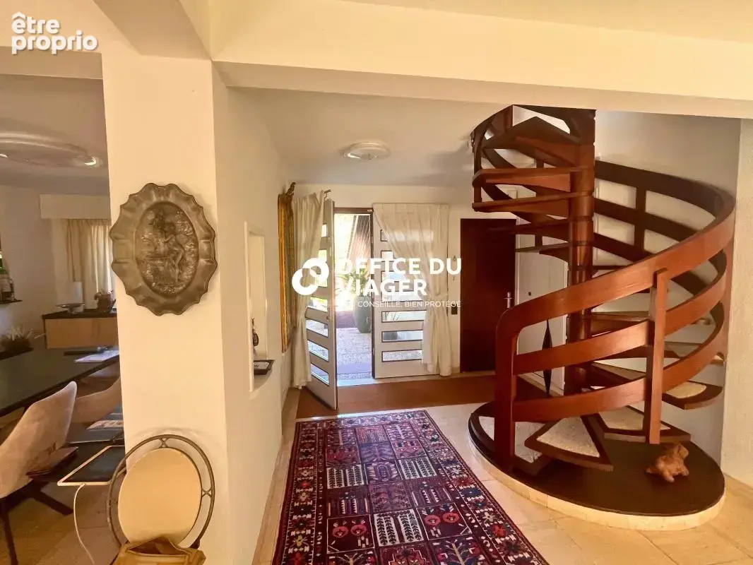Maison - 6 pièces - 260 m² - photo 8