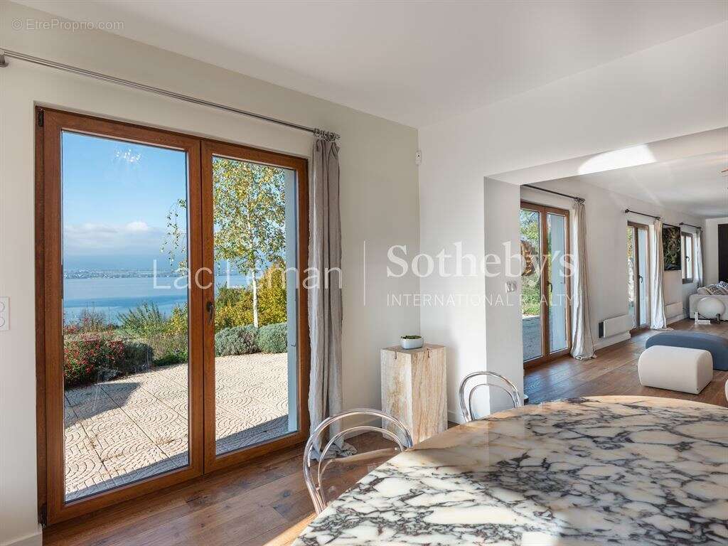 Maison à CHENS-SUR-LEMAN