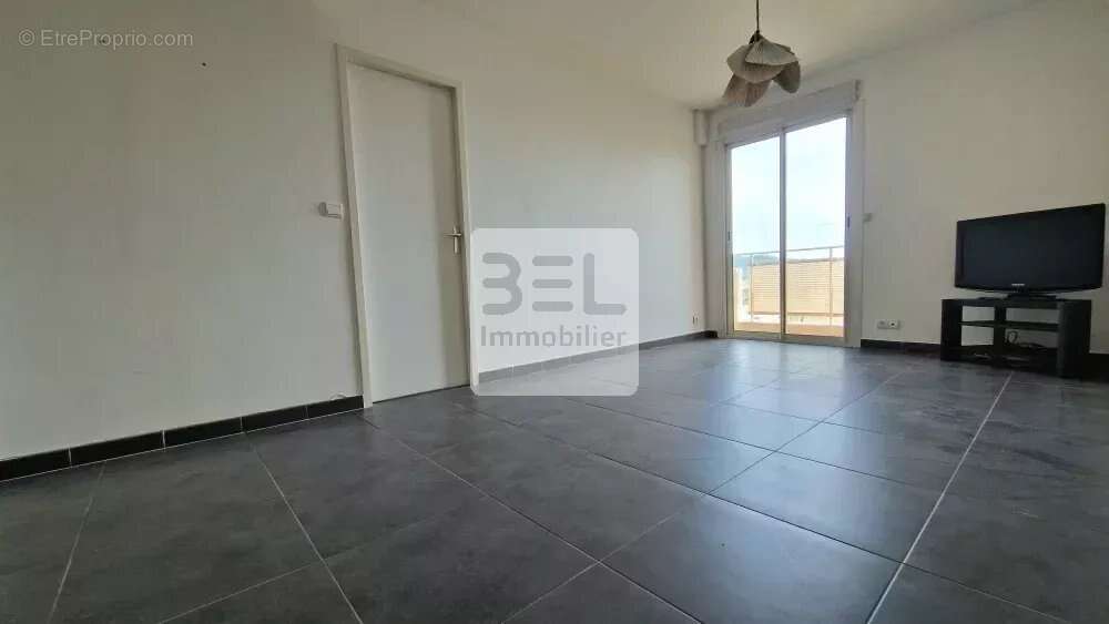 Appartement à BAGNOLS-SUR-CEZE