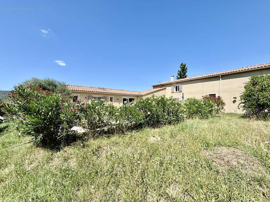 Commerce à MALAUCENE