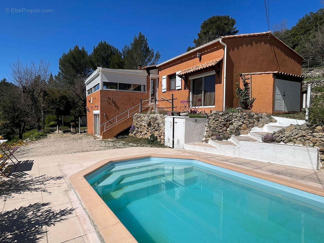 Maison à VARAGES