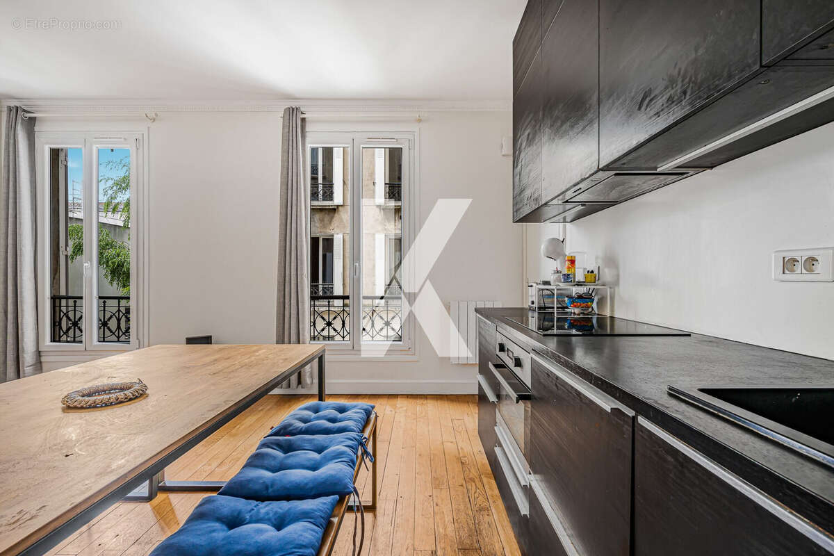 Cuisine équipée - Appartement à PARIS-18E