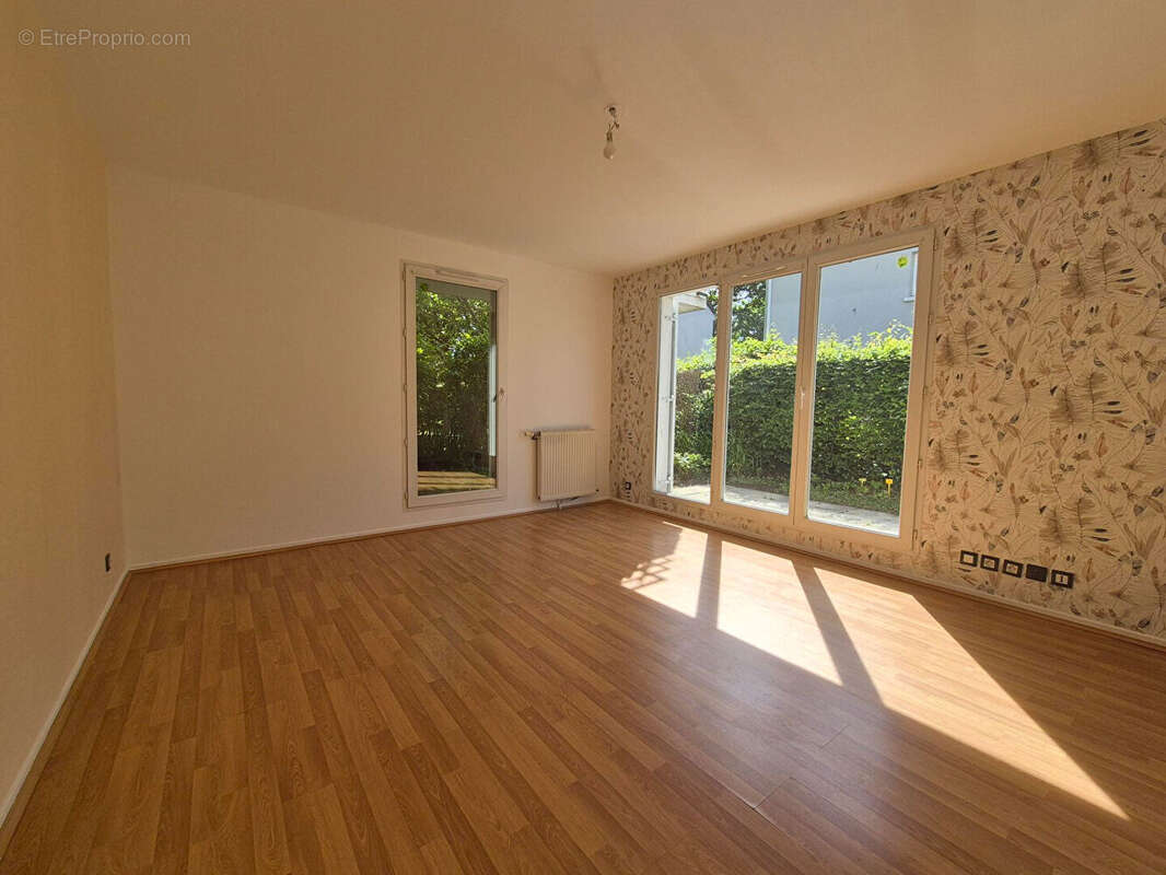 Appartement à SAINTE-GENEVIEVE-DES-BOIS