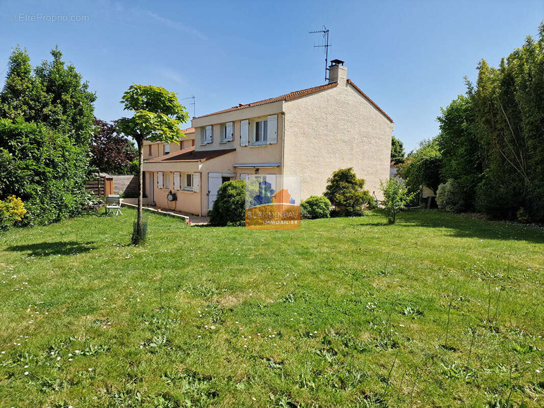 Maison à BOUGUENAIS