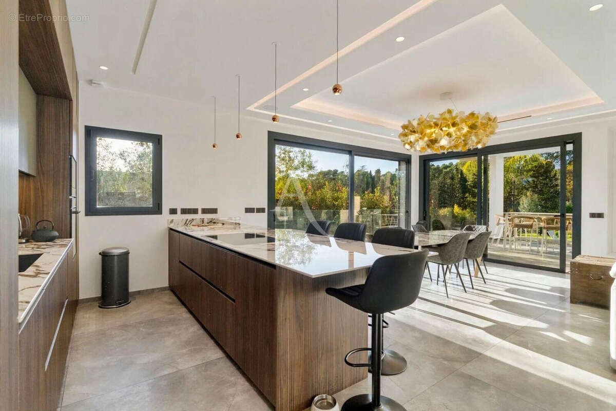Maison à VALBONNE