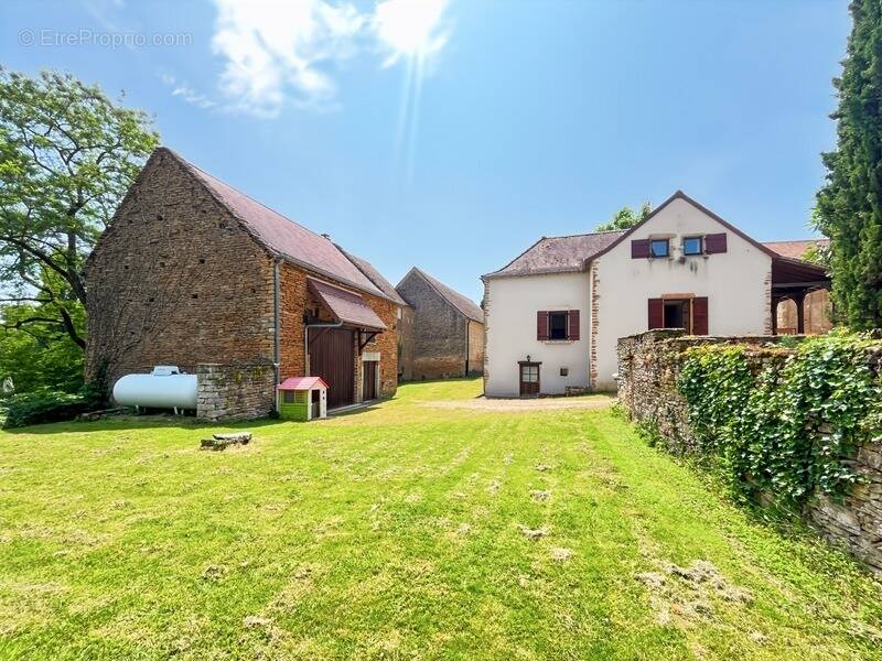 Maison à SAINT-YTHAIRE