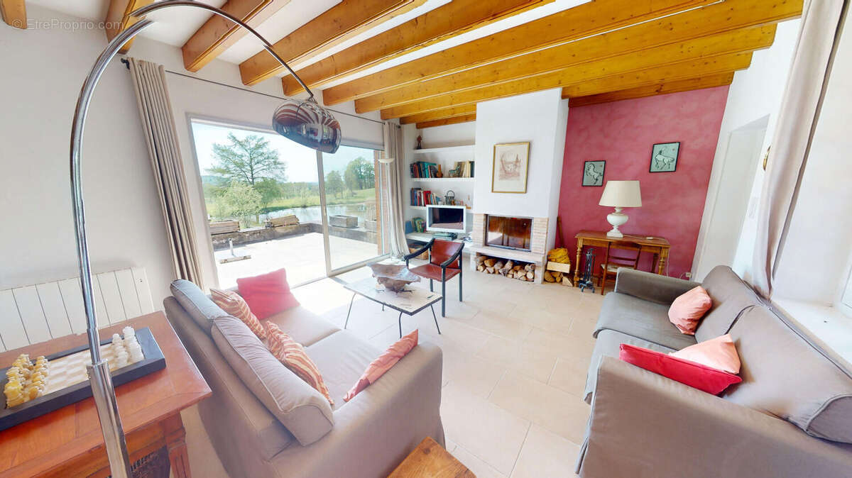 Maison à JUJURIEUX