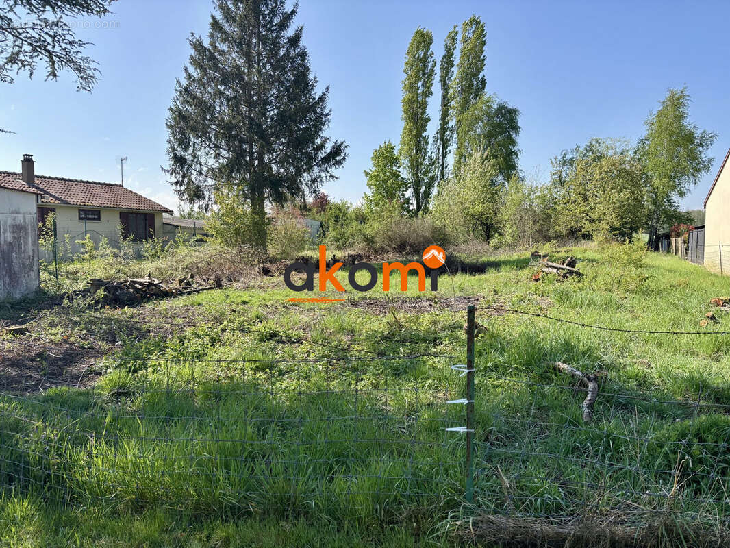 Terrain à DOMEVRE-SUR-VEZOUZE