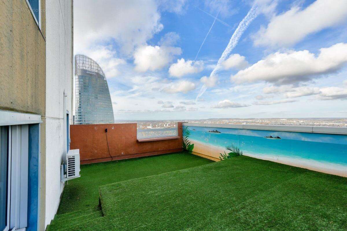 Appartement à COURBEVOIE