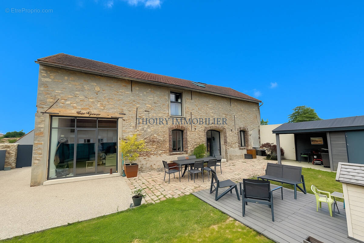 Maison à THOIRY