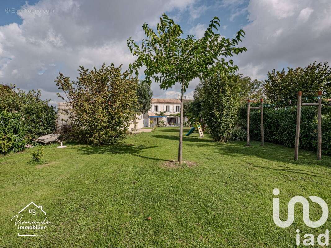 Photo 2 - Maison à SURGERES