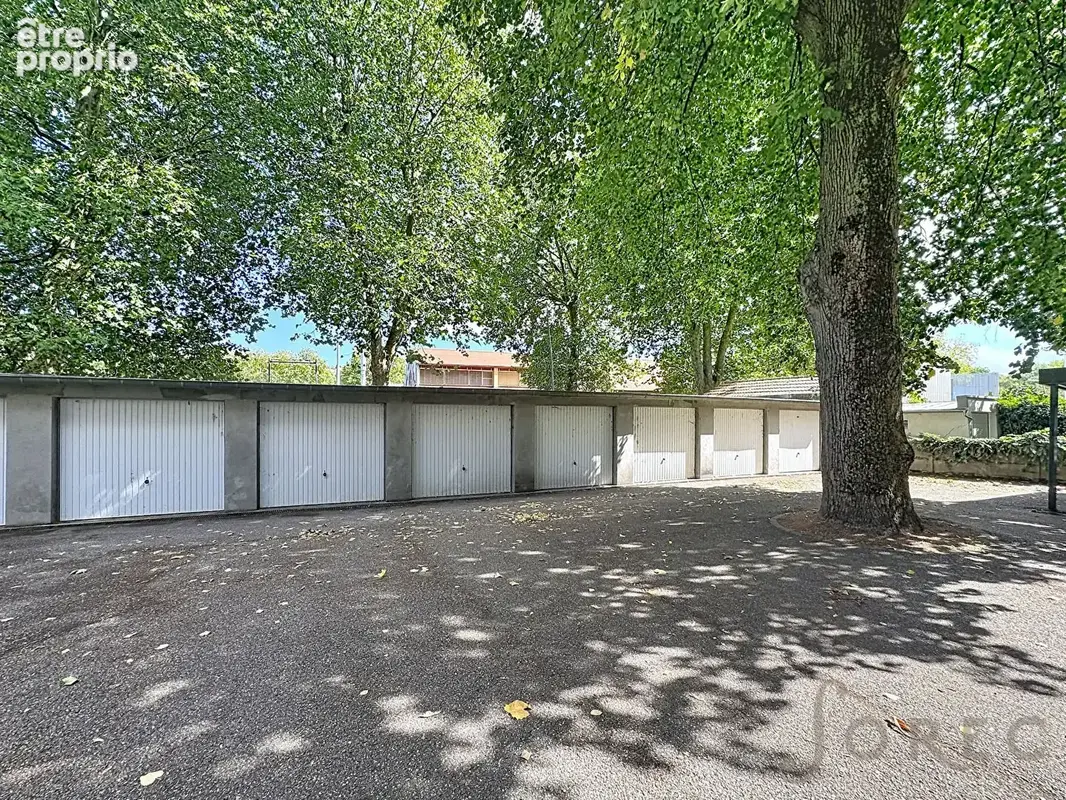 METZ Centre Parc de 4 garages et 3 parkings sécurisés - photo 2