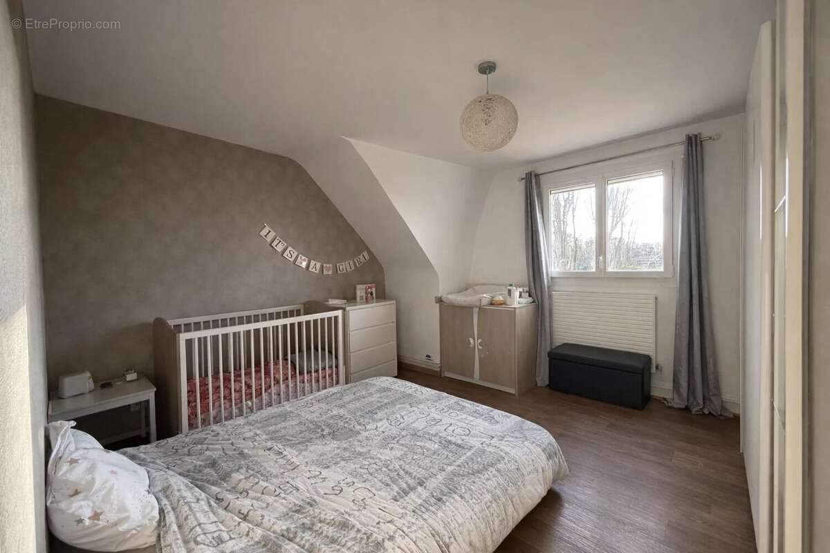 Maison à SAINT-MAURICE-MONTCOURONNE