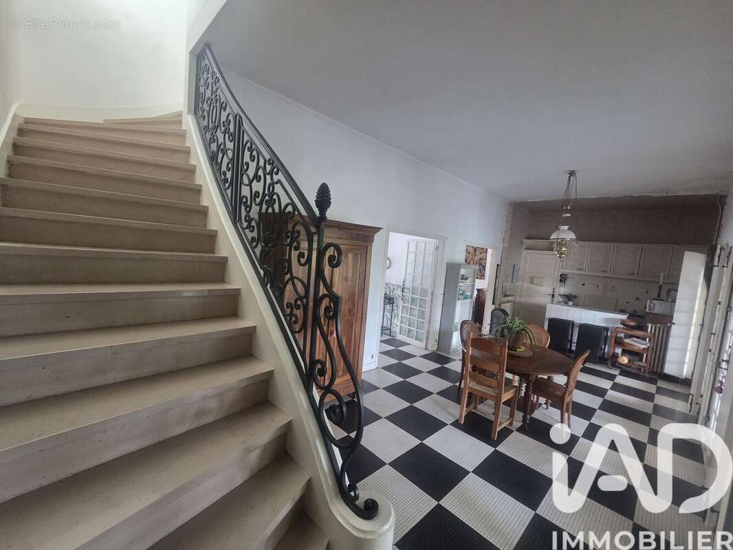 Maison 183 m² à Pauillac  - photo 5