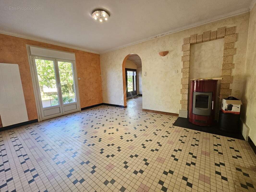 Maison à MONTAIGU