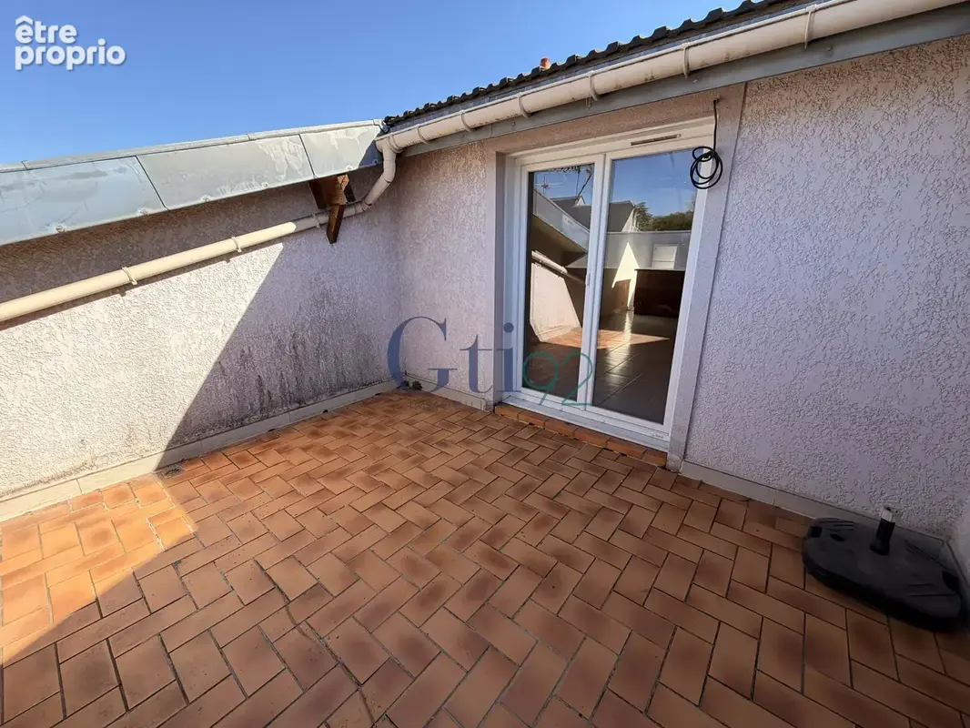 Fort potentiel - beau volume - jardin exclusivement sur l'arriere - photo 12