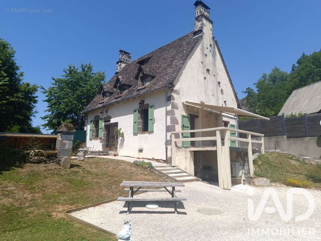 Maison 118 m² à Saint-Martin-Cantales  - photo 3