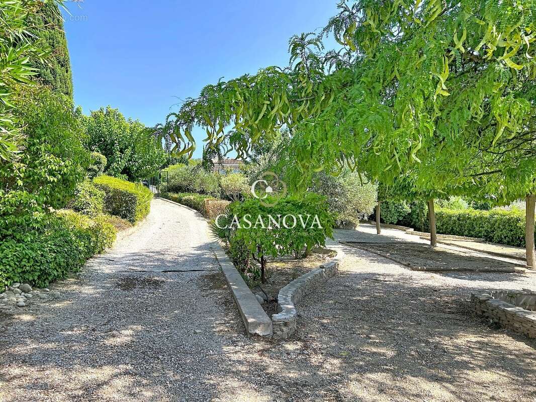 Maison de caractère de 255 m² avec piscine et 7 chambres à 20 minutes de Pézenas - photo 15