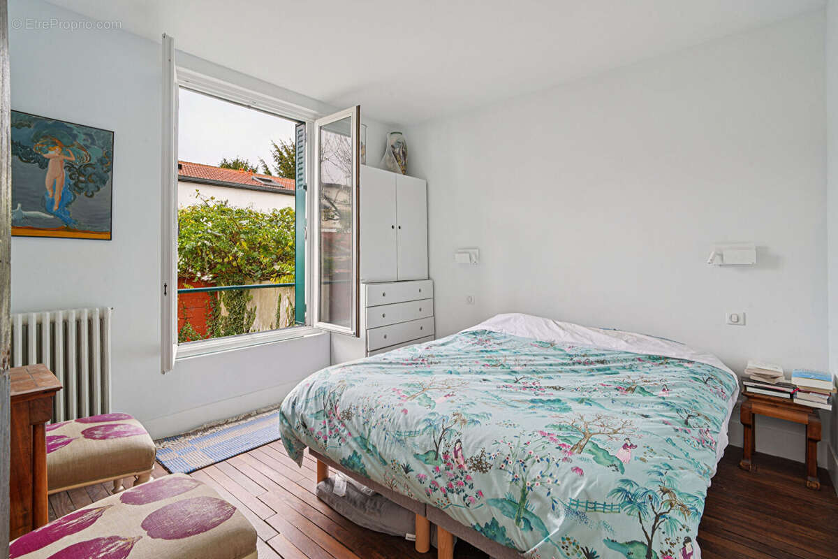 Appartement à LES LILAS