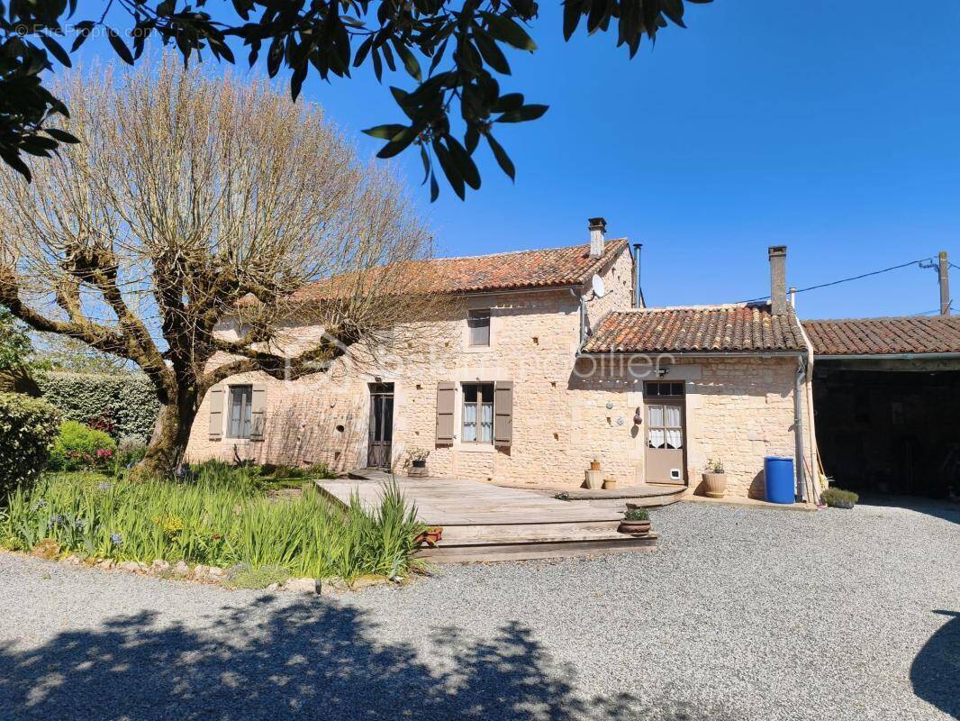 Maison à LA CHAPELLE-POUILLOUX