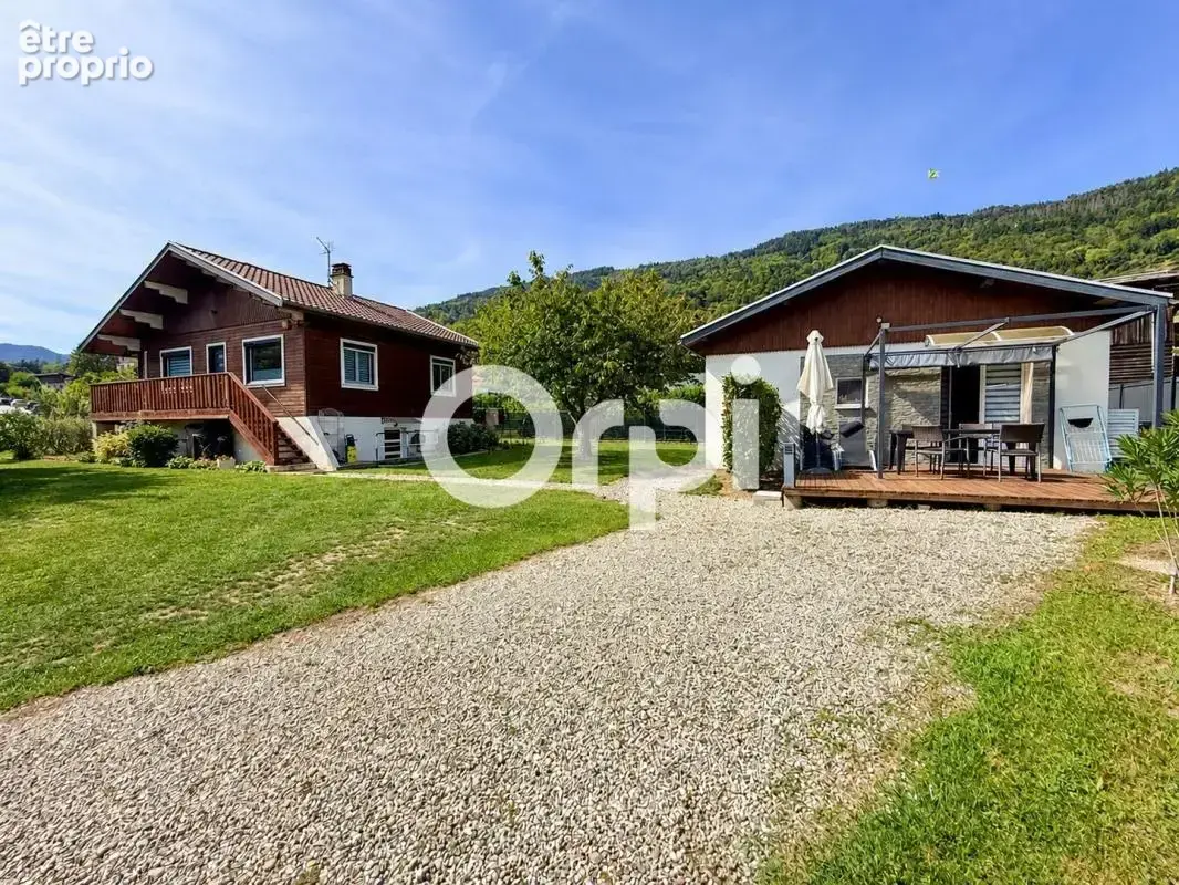 Ensemble immobilier avec habitation principale, dépendance et revenu locatif – Terrain de 1 004 m²

ALLEVARD-LES-BAINS – 38580 - photo 2