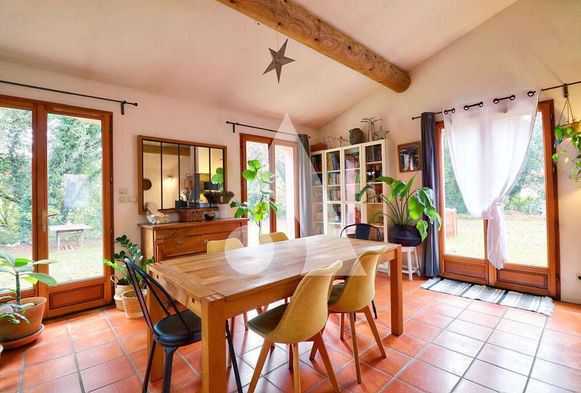 Maison à VINON-SUR-VERDON