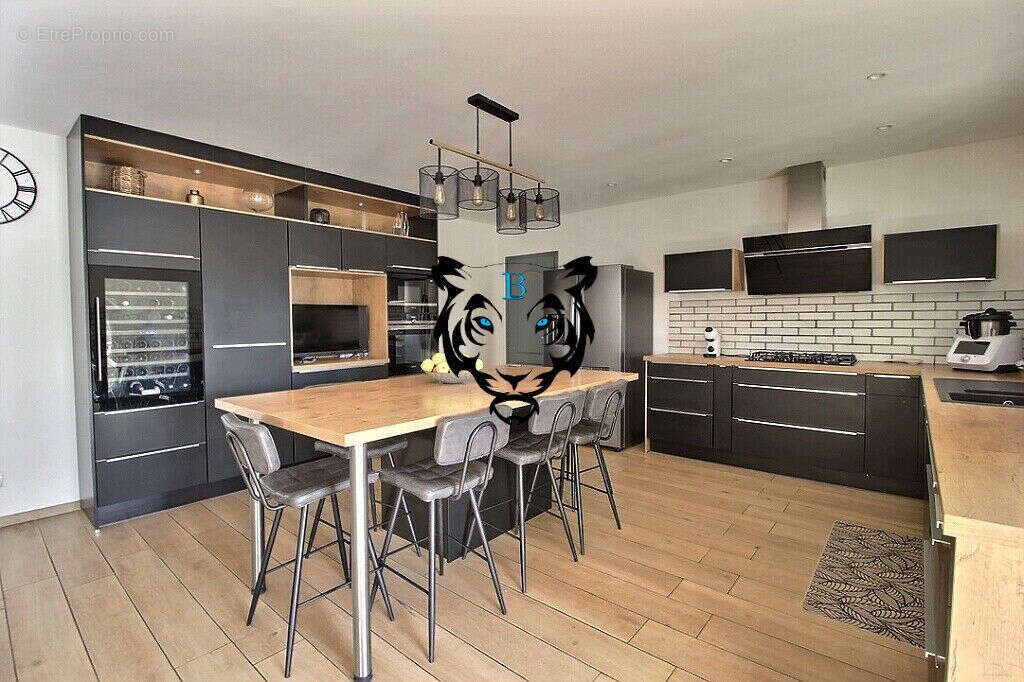 Maison à LE MUY