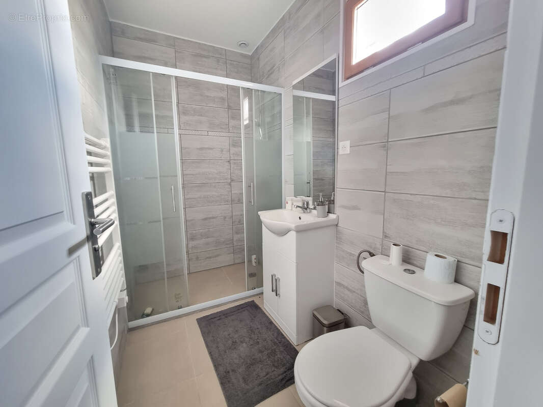 Appartement à REGUSSE