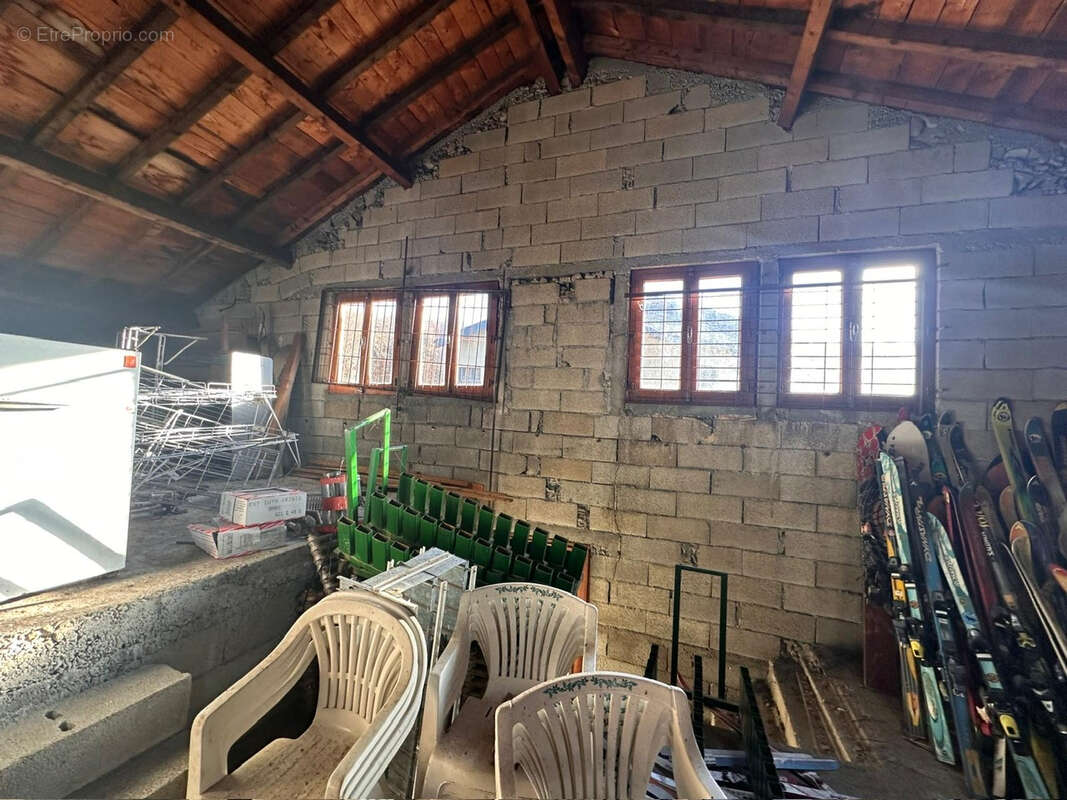 Commerce à PRADES-D'AUBRAC