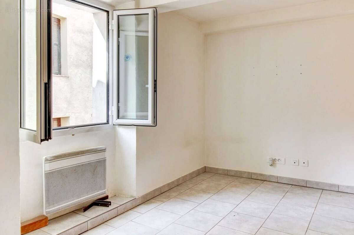 Appartement à ROQUESTERON