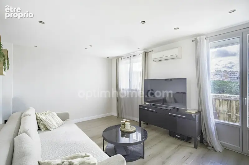 Marseille 10ᵉ – T3 entièrement rénové avec balcon, climatisation, stationnement libre et vue dégagée sur parc - photo 3
