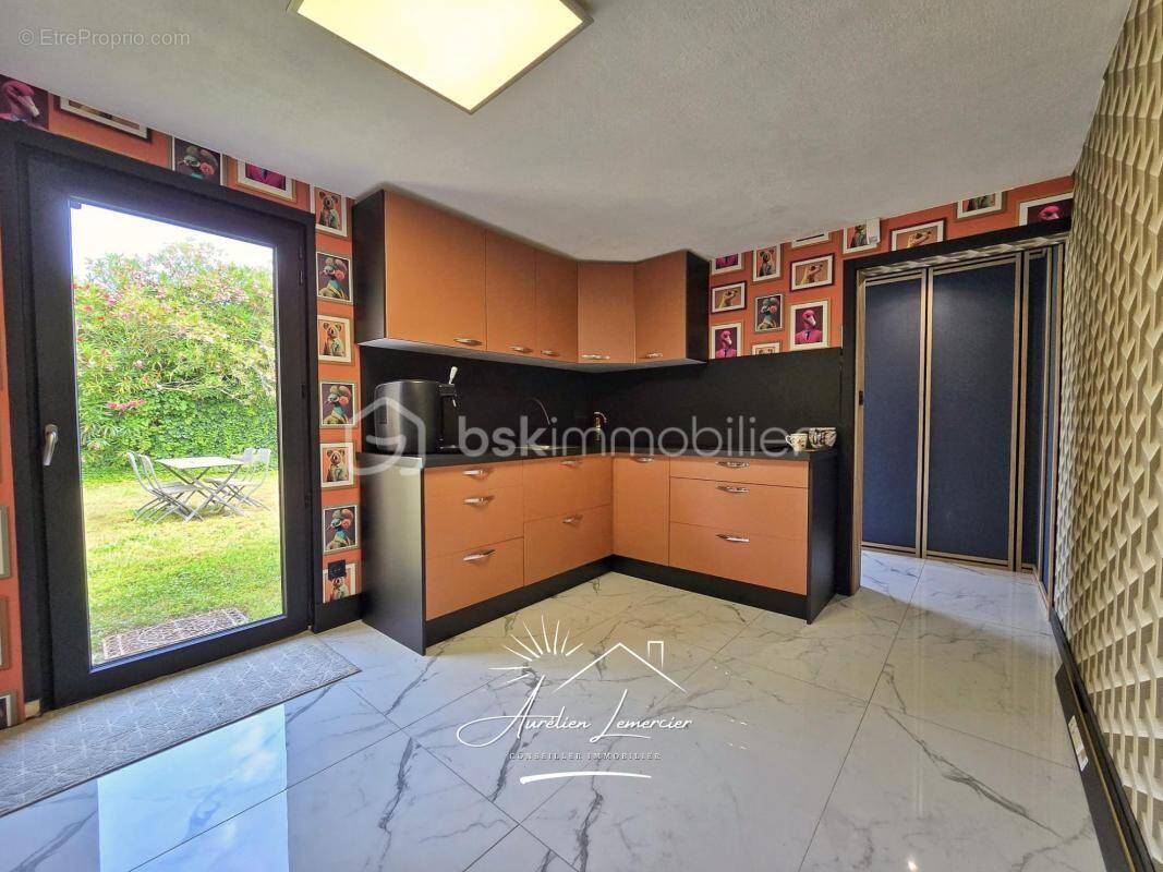 Maison 6 pièces de 200 m2 sur un terrain de plus de 3000 m2 - Beaucaire - photo 3