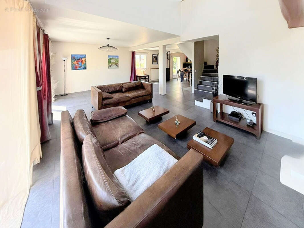 Superbe maison type loft / secteur des coteaux / environ 556 m² de terrain - photo 2