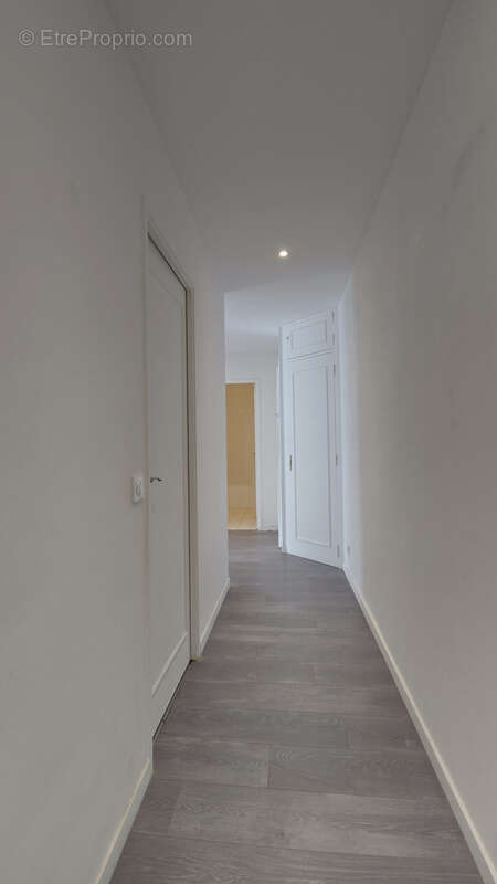 LE CANNET à vendre 4 pièces de 112 m2 en dernier étage avec terrasses cave et garage - photo 11