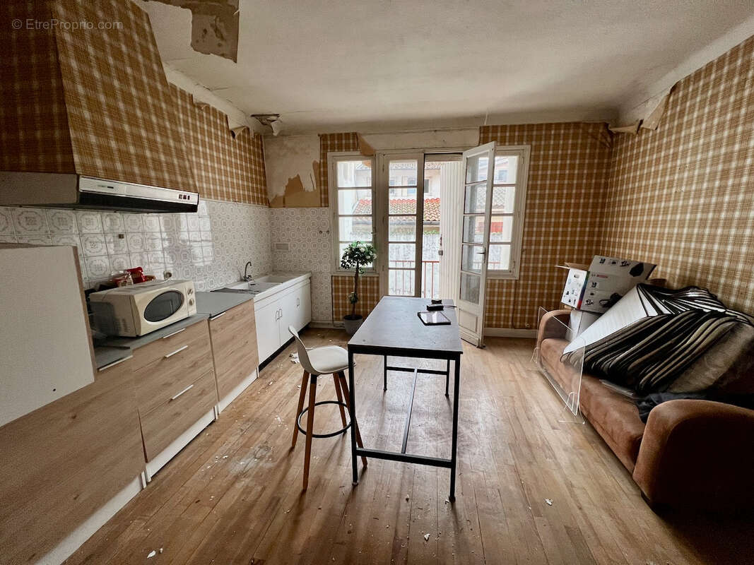 Belle opportunité d'investissement à Villeneuve sur Lot. Immeuble de rapport avec avec local commercial disponible en RDC (magas - photo 8