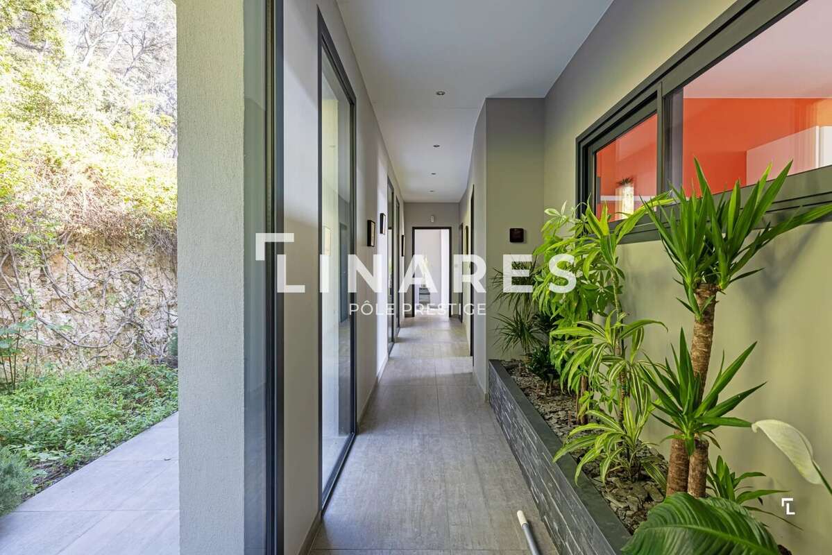 LE PANORAMA - Villa contemporaine d’architecte de 283m2 avec vue panoramique - Piscine à débordement - Bouc-Bel-Air - photo 8