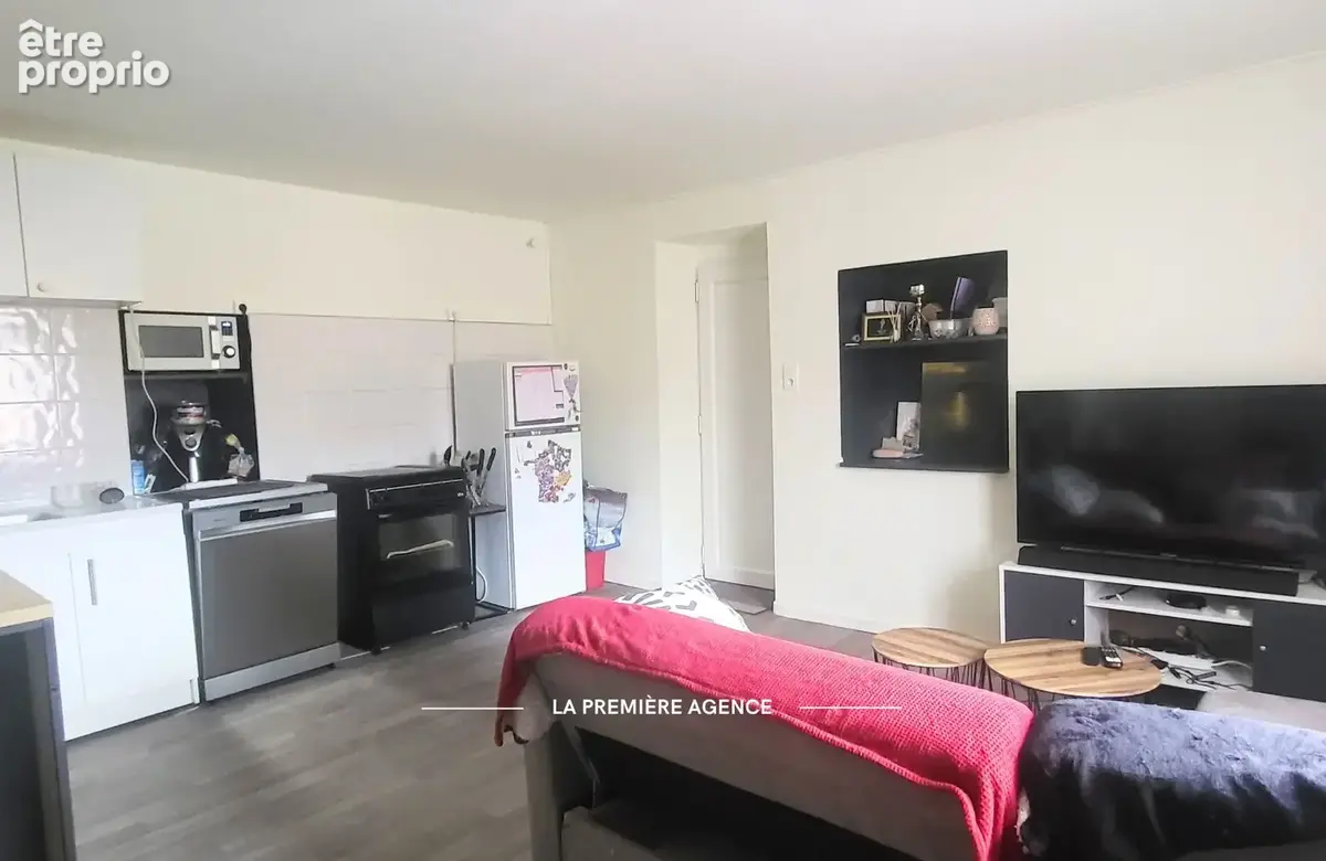 Appartement à SAINT-FORGEUX