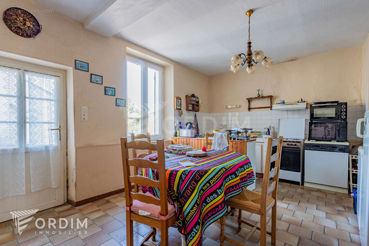 Rare à Saint-Sauveur-en-Puisaye : propriété de charme avec maison d'amis, dépendances et jardin clos. - photo 6