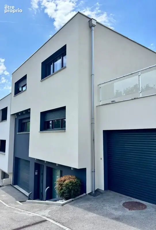 Maison à PERON