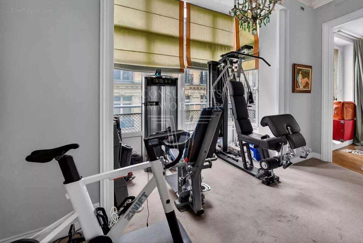 Appartement à PARIS-16E