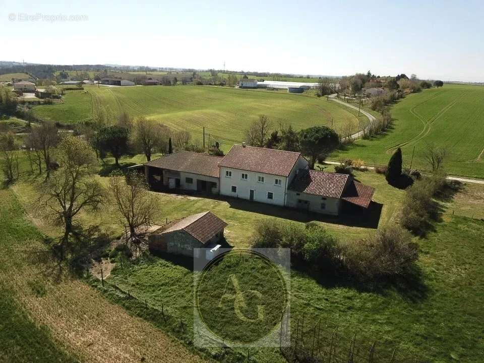 Maison à AURIAC-SUR-VENDINELLE