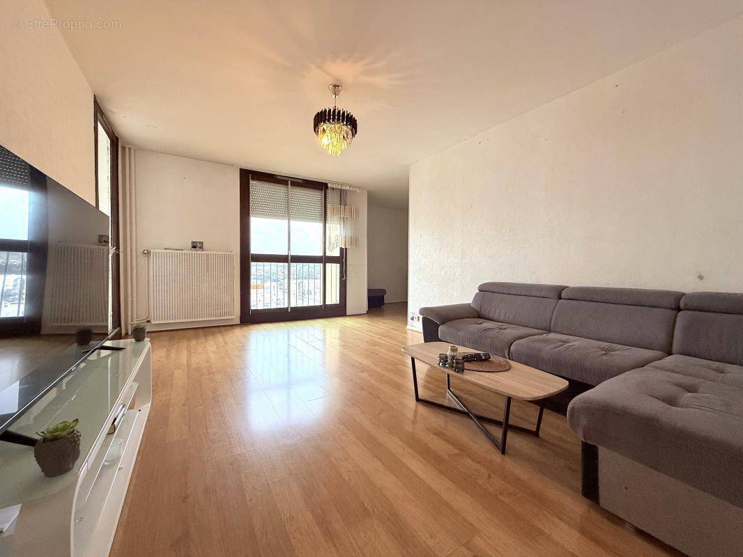 Appartement à CHENOVE